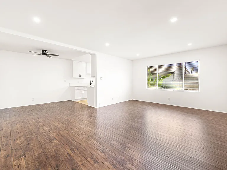 11618 Gorham Ave — Photo 1