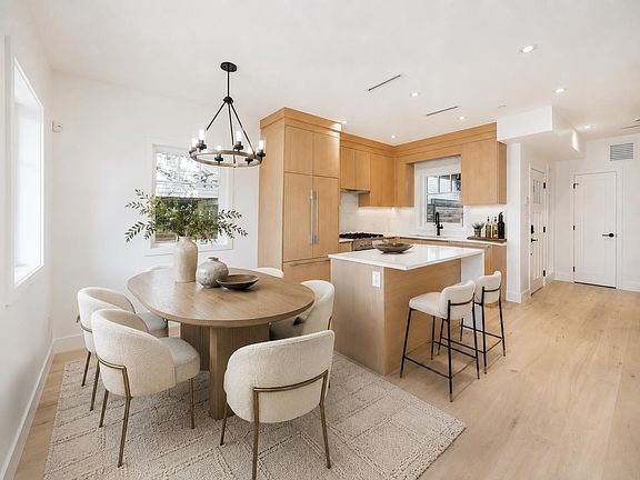 4th image of 265 W 6th St