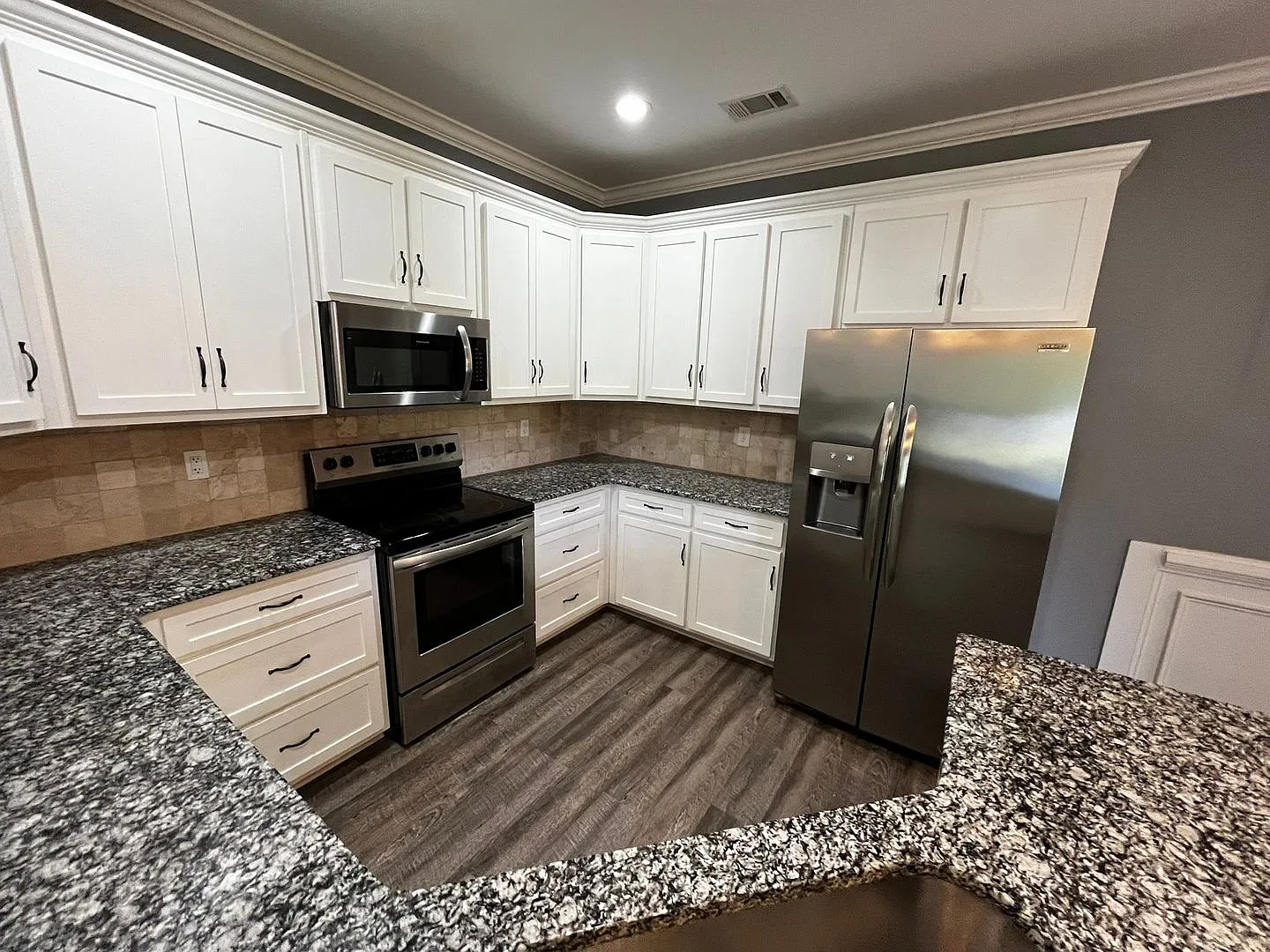 Love Where You Live! Spacious Home with Double Garage & Everyday Comfort! — Photo 4