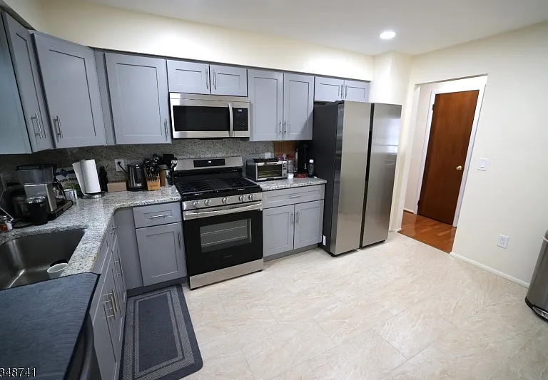 920 Everts Ave — Photo 6