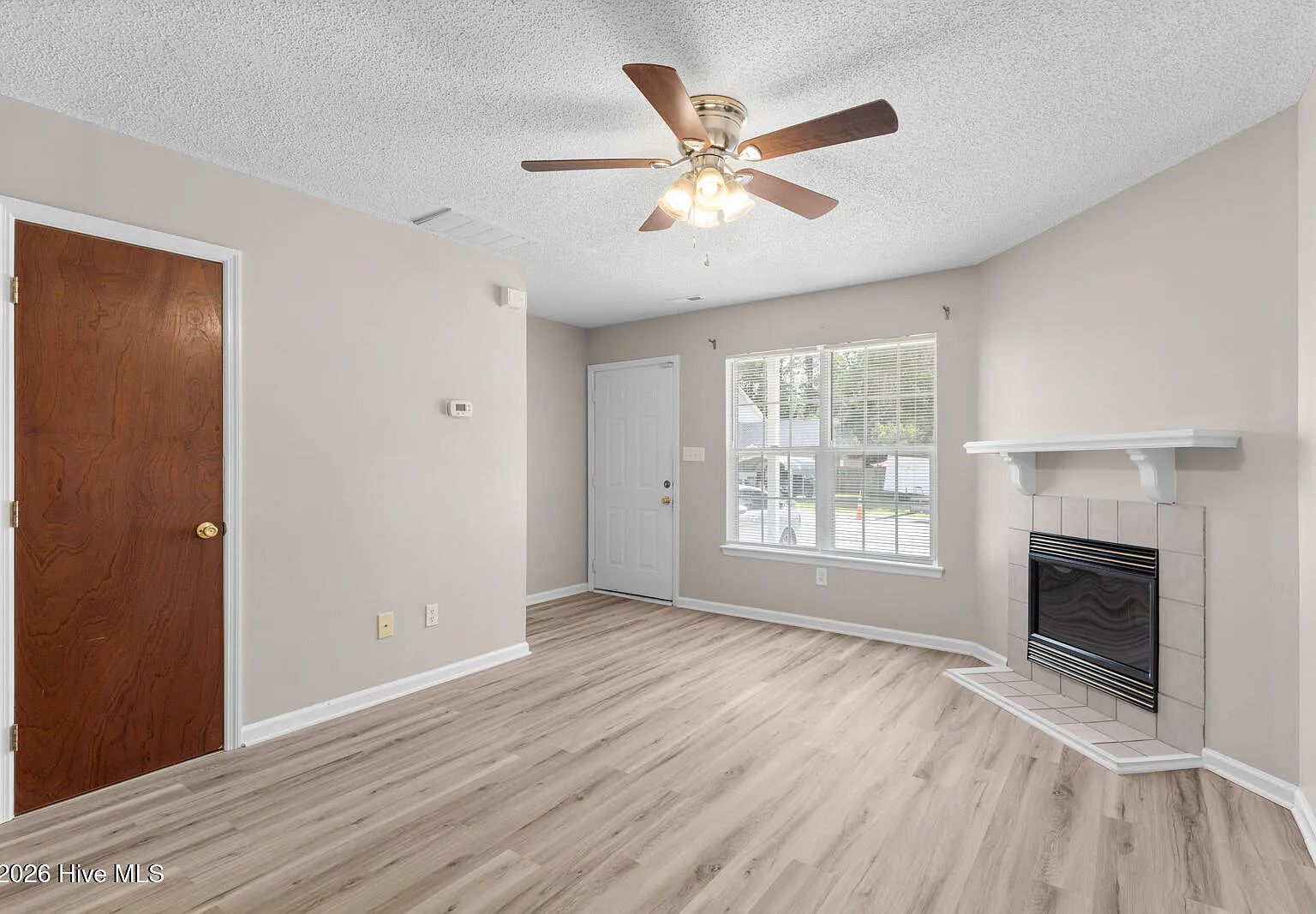 2 bed, 2.5 bath, 992 sqft, $1,250 — Photo 3
