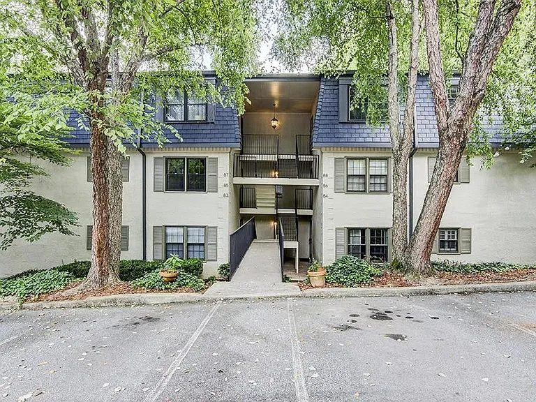 82 Montre Sq NW — Photo 44