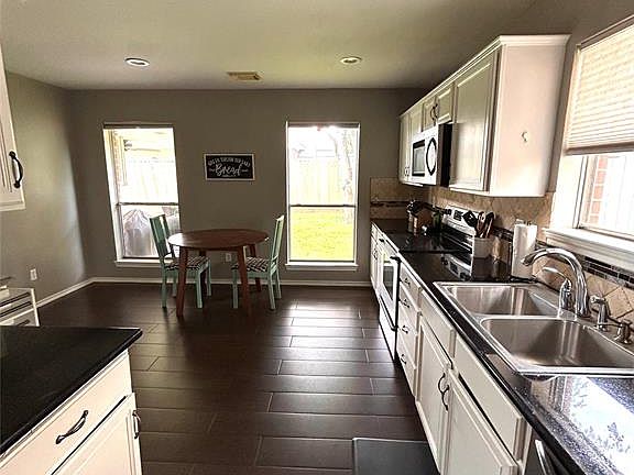 4th image of 4905 Archway Dr