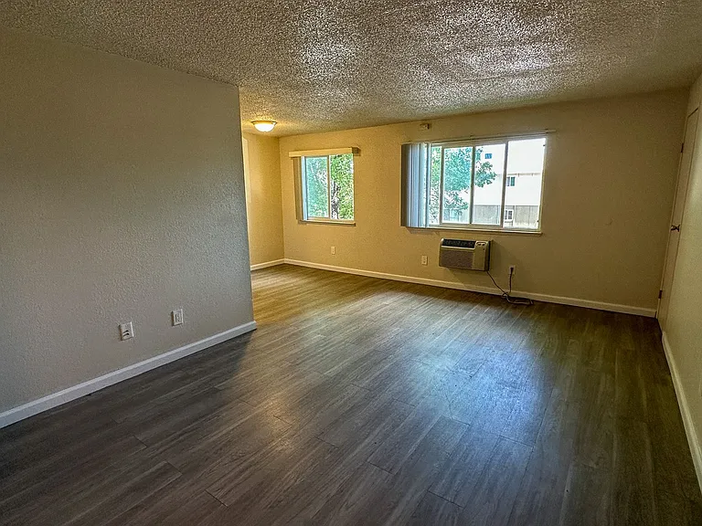 Mountain Vista Apartments — Photo 17
