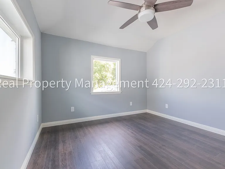 1352 E 23rd Street — Photo 21
