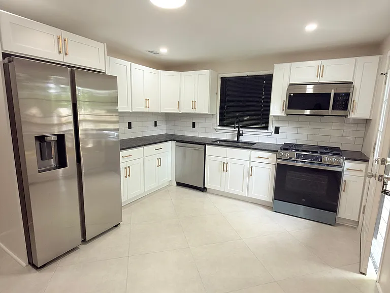 675 Platt St — Photo 8