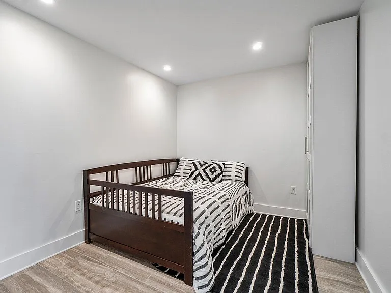 236 SE 5th Ave #303 — Photo 13