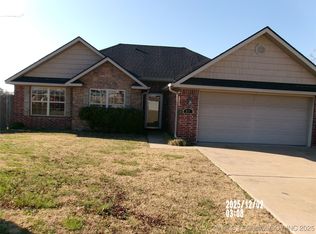 429 NE Debell Ave, Bartlesville, OK 74006