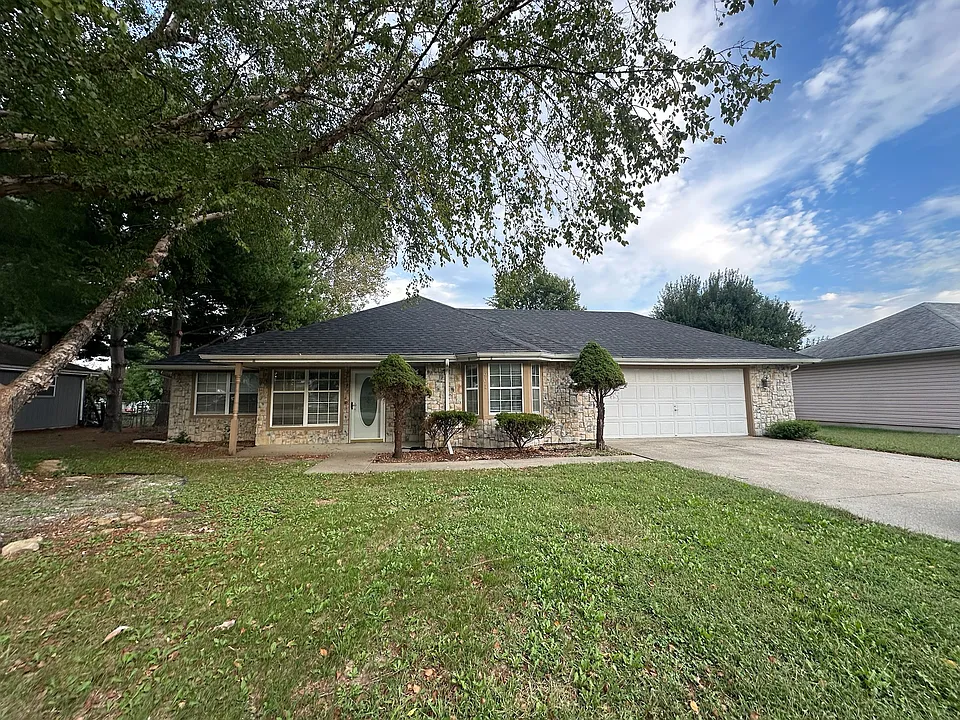 901 SW Hereford Dr