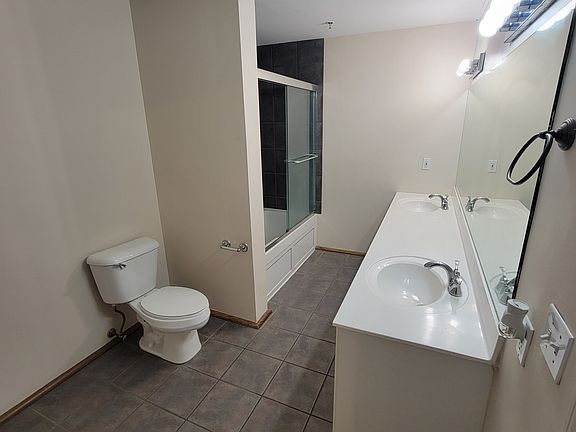 5th image of 1222 Lucas Ave APT 610
