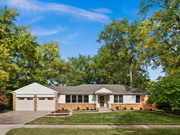 204 Orleans Dr, Bloomington, IL 61701