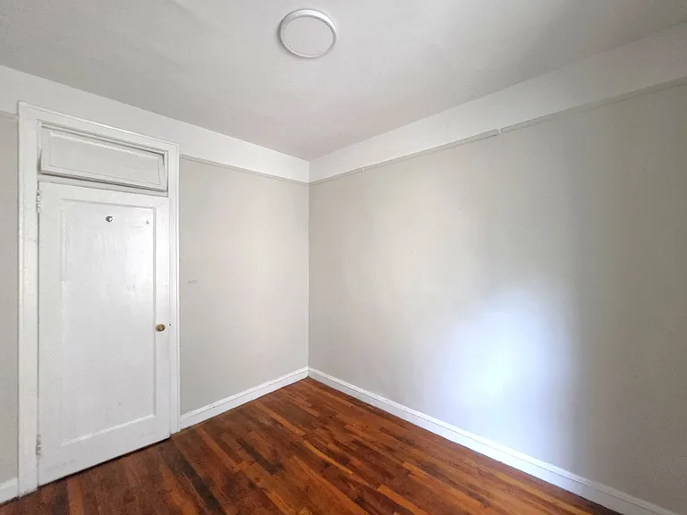 21-15 33rd St #2F — Photo 8