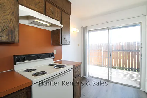 1129D Wales Dr Photo 1