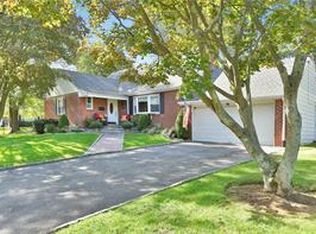 10 Hawthorne Close, Scarsdale, NY 10583