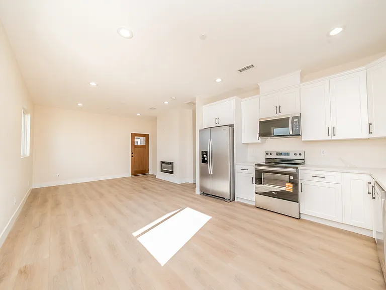 11186 Vernon Ave #B — Photo 7