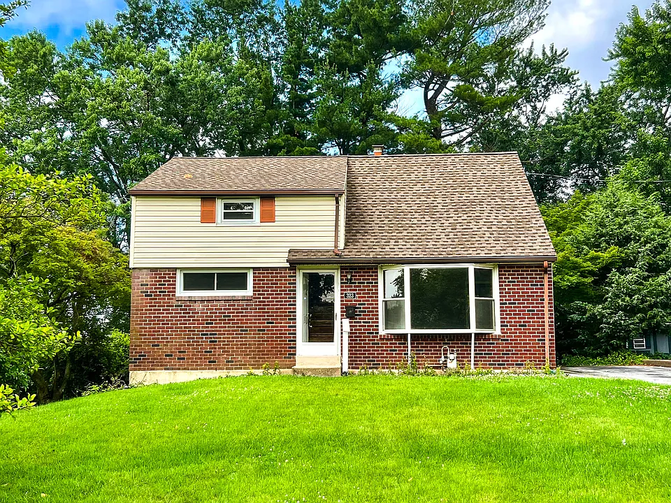 323 E Signal Hill Rd