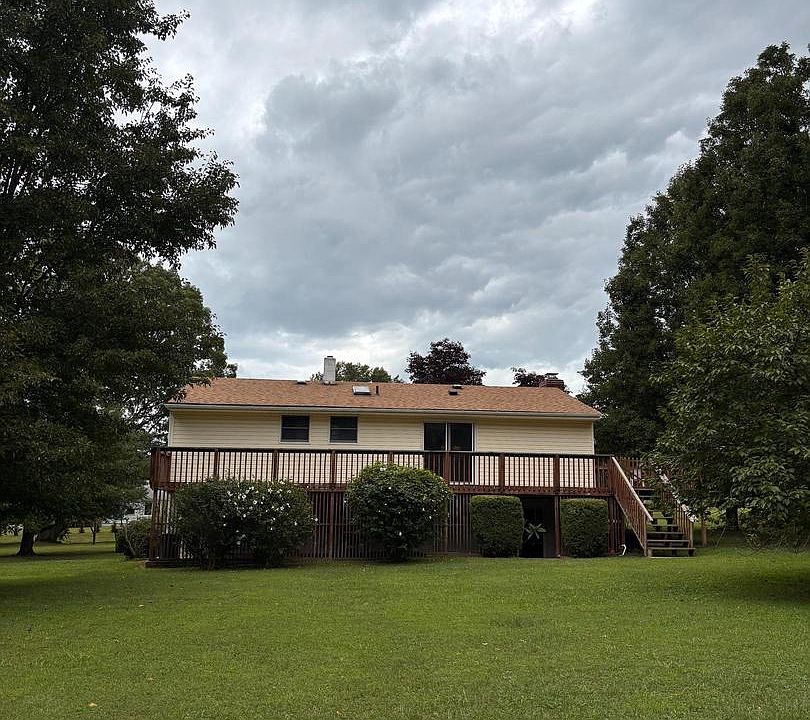 2nd image of 1124 Cedar Corner Rd