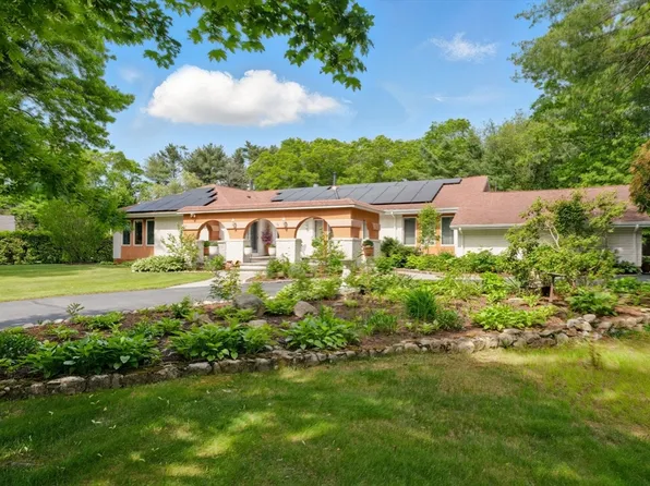 18 Karen Ln, Dartmouth, MA 02747