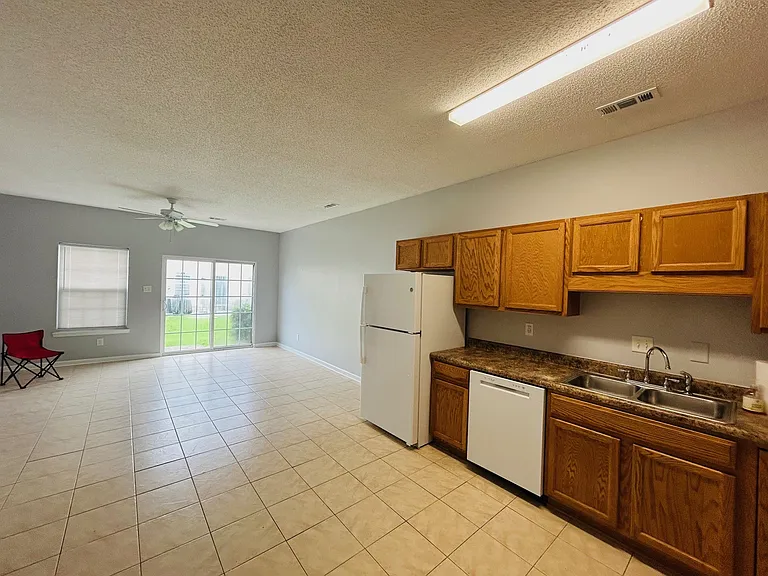 602 Beach Walk Pl — Photo 3