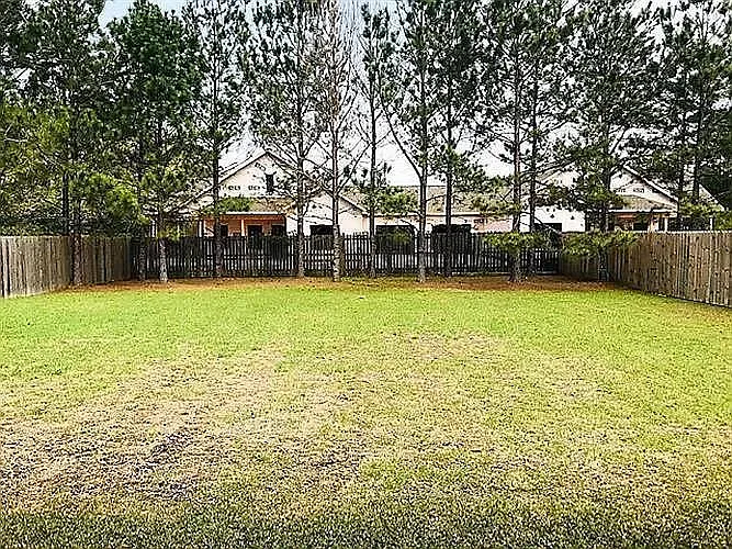304 Huron Dr — Photo 3