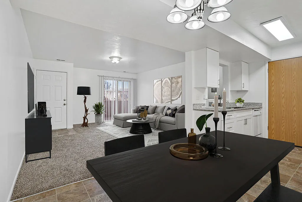 Lincoln Park Apartments — Photo 2