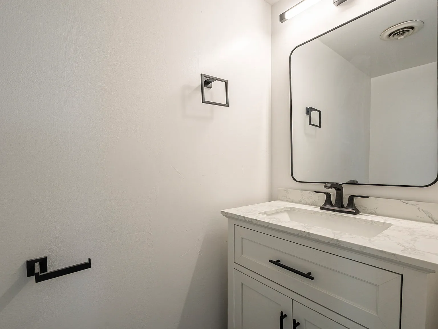 2 bed, 1.5 bath, 1005 sqft, $2,500 — Photo 3
