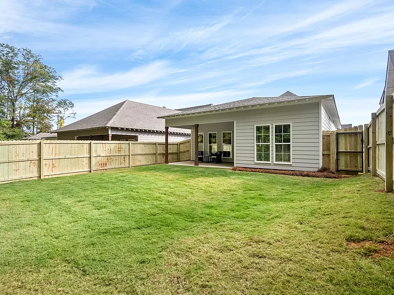 720 Village Dr — Photo 2