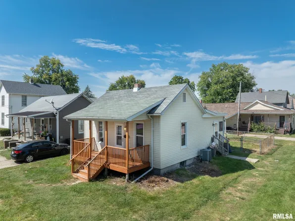 559 E Pine St, Canton, IL 61520