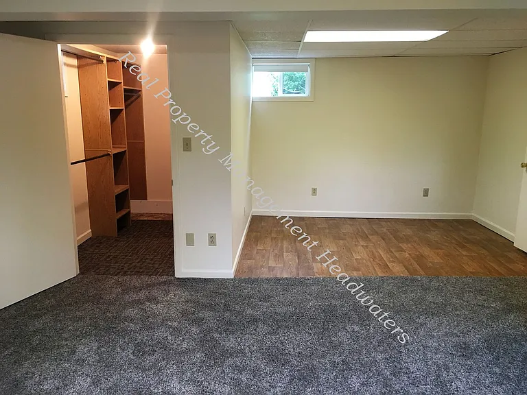 820 E Broadway St — Photo 12