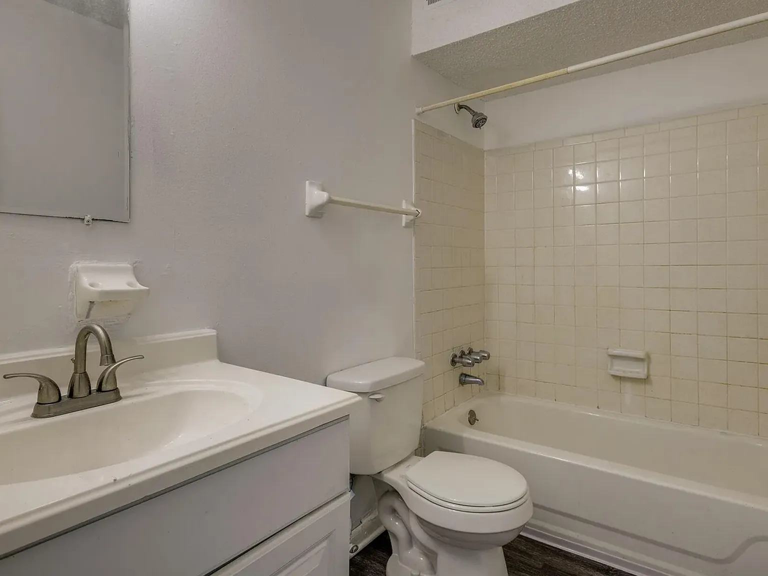 2 bed, 1.5 bath, 1024 sqft, $1,600 — Photo 2