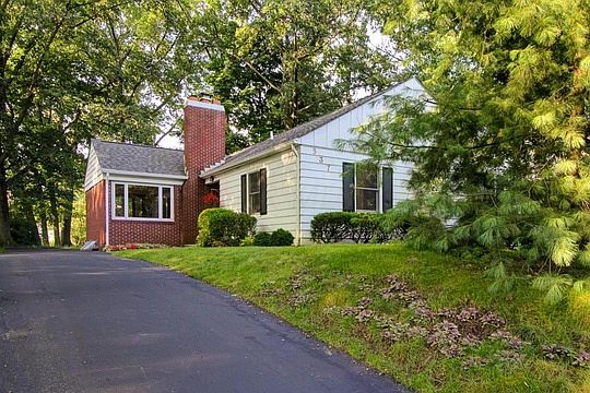 2nd image of 537 Glenmont Ave