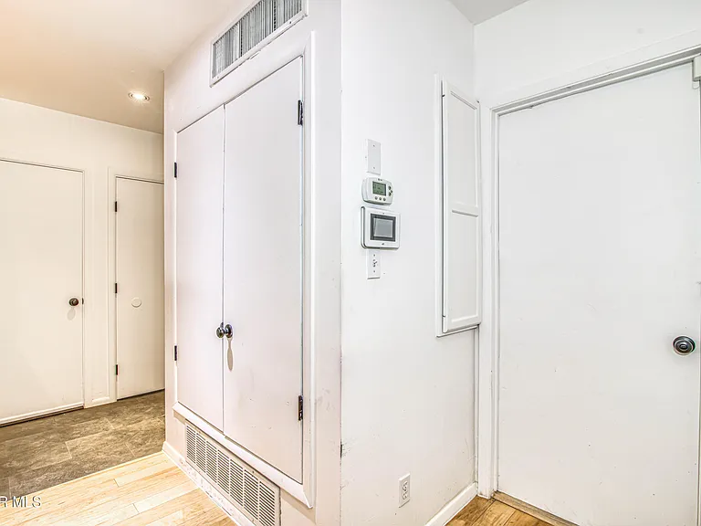 421 Irondale Dr #B — Photo 16