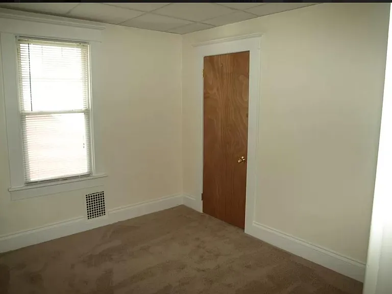 924 Wood St — Photo 4