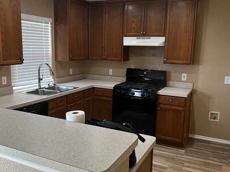 9328 Vernon Ct — Photo 4