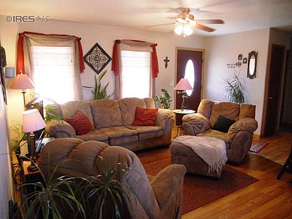 Living Room w/ Ceiling Fan