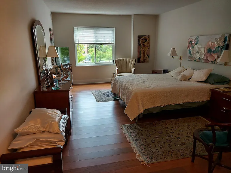 8340 Greensboro Dr #221 — Photo 6