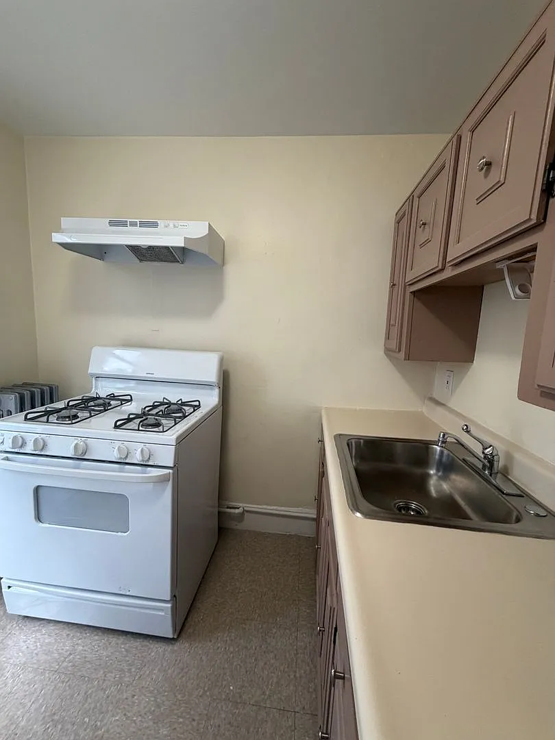 Spacious studio in Waltham — Photo 4