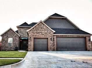 329 9th Ct, Moore, OK 73160