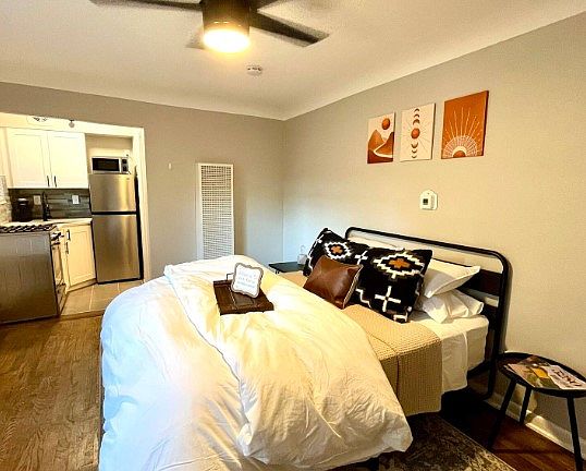 4th image of 2212 Ford St APT 4