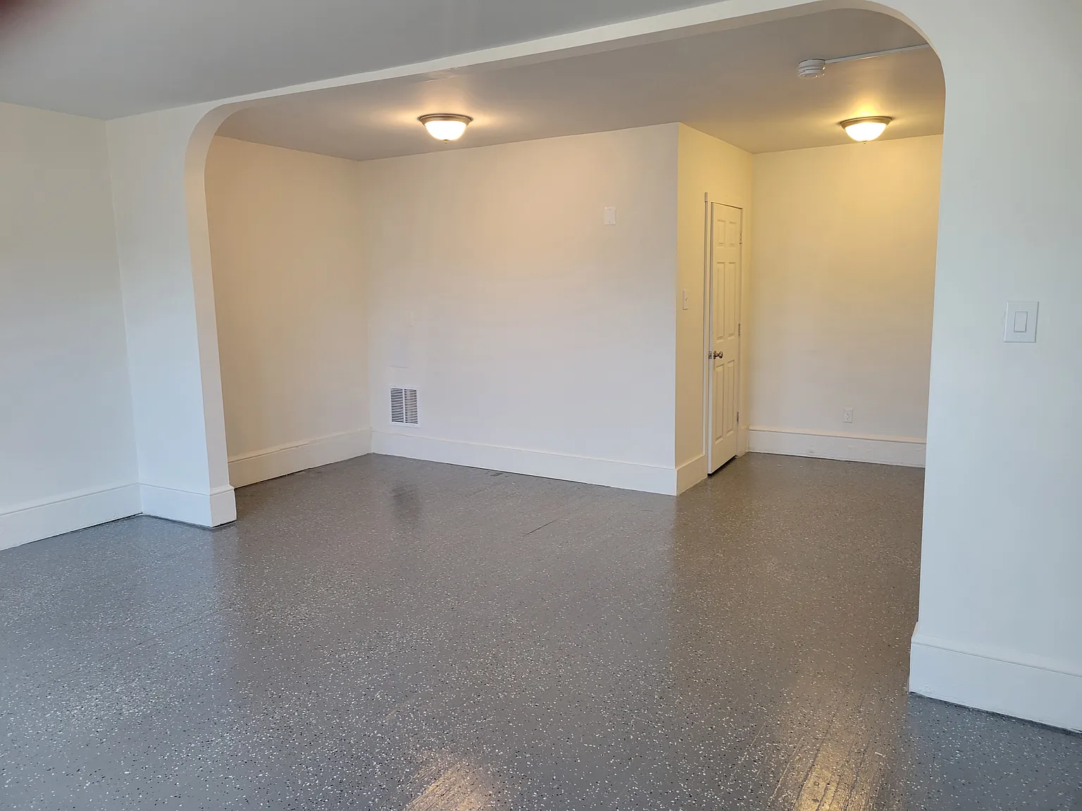 3 bed, $1,300 — Photo 2