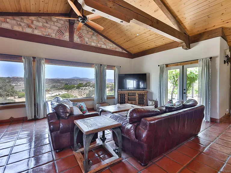 25933 Potrero Valley Rd — Photo 2