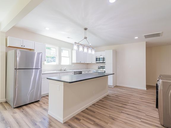 3rd image of 506 E Marion St #10856233