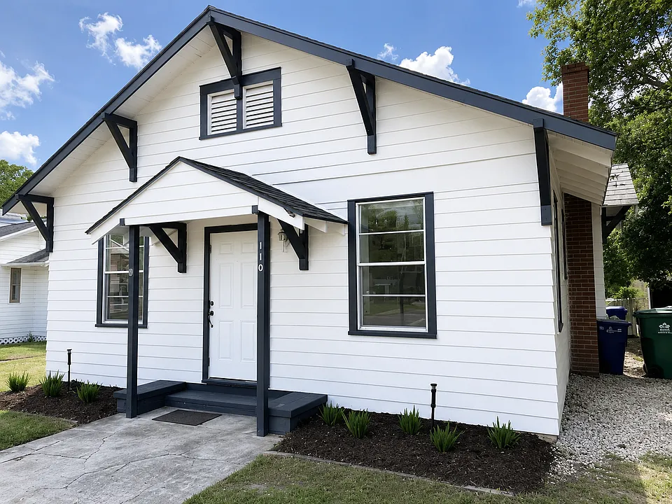 110 Agnes St