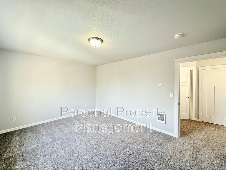 12600 NE 49th St #F — Photo 14