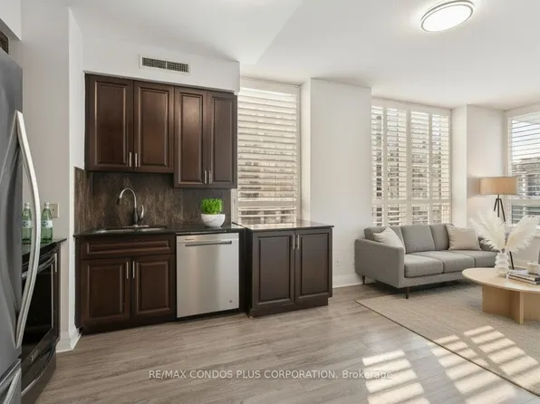 20 N Park Rd #1108, Vaughan, ON L4J 0G7