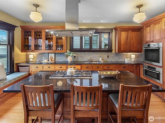 5th image of 951 22nd Avenue E