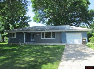 621 4th St N, Saint James, MN 56081