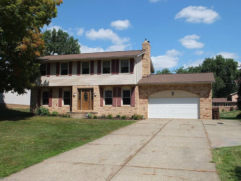 2799 Saxon St NE photo 1