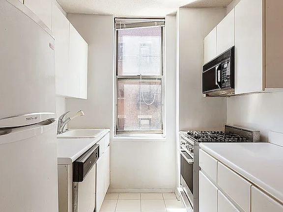 5th image of 520 W 112th St APT 5D