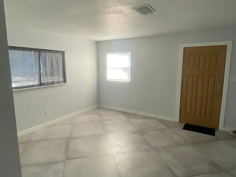 1721 W Walnut St — Photo 13